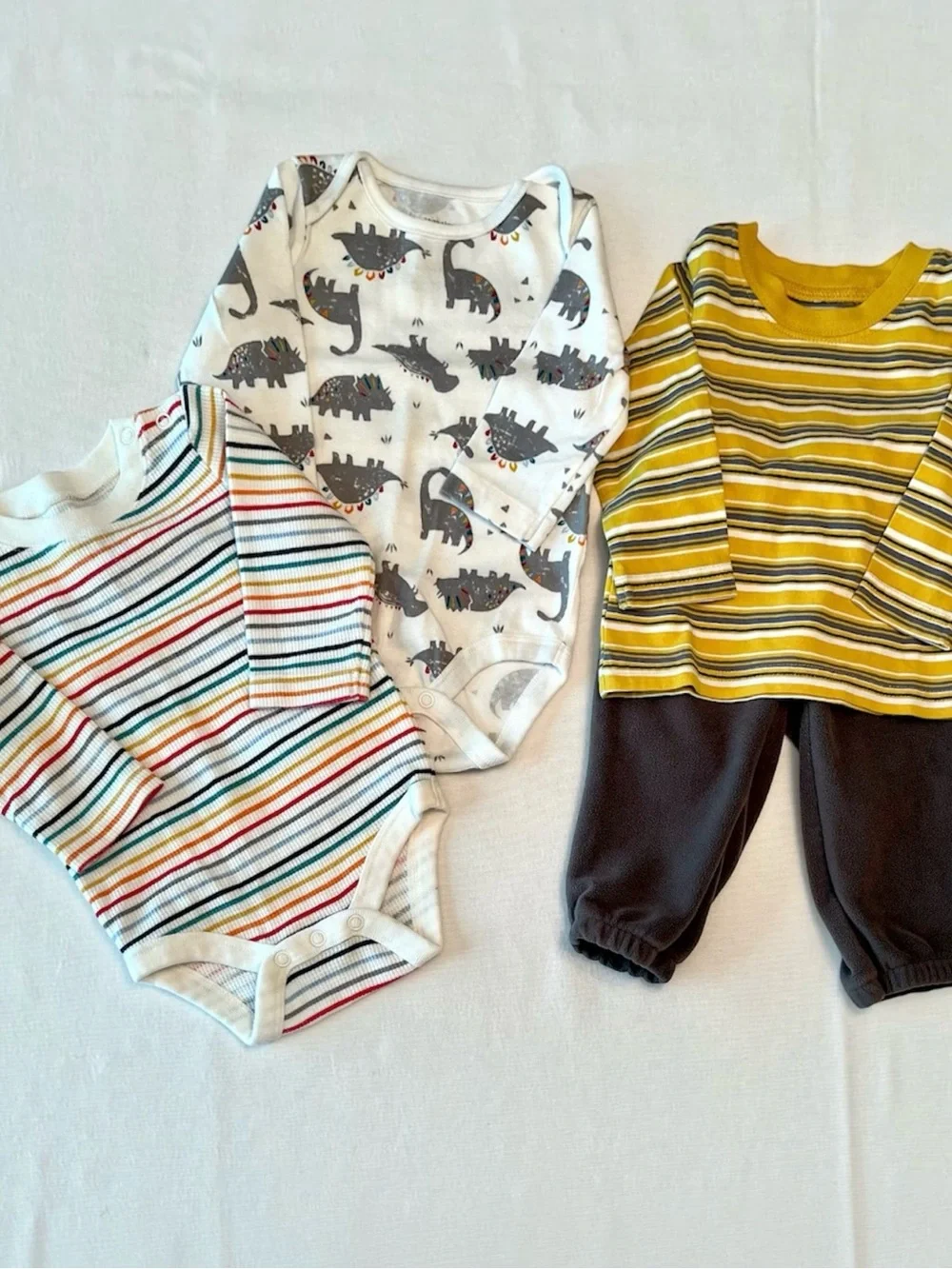 Carters 6M 4 Piece Bundle Long Sleeve Bodysuits Tee Fleece Bottoms Mix Match
